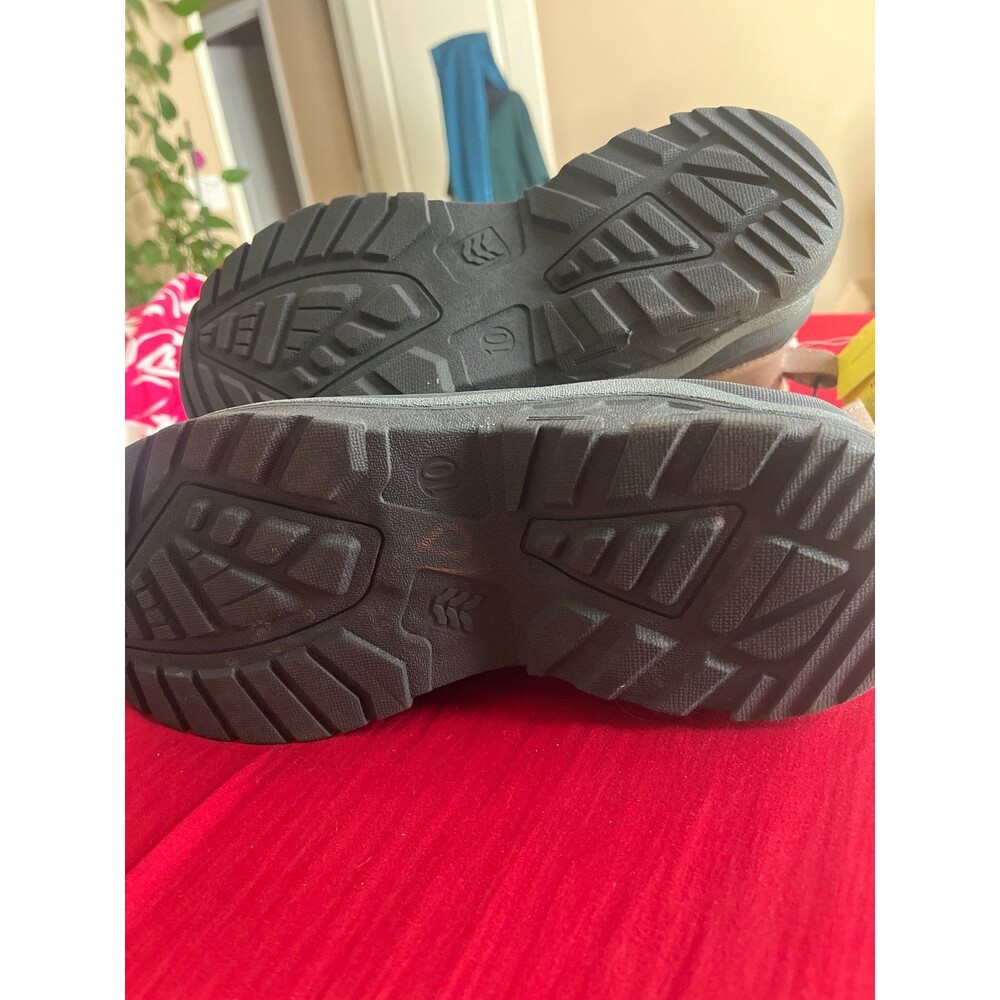 Boots - Picture 6 of 9